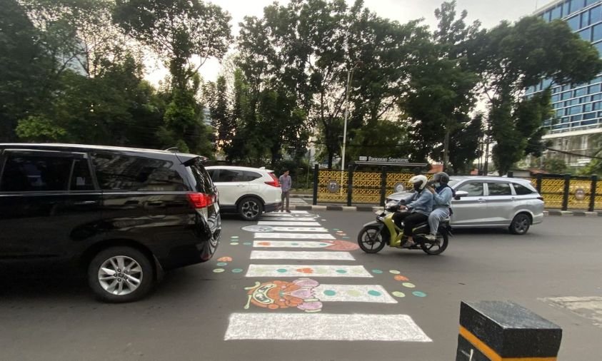 Zebra Cross “Pac-Man” di Tebet Dibongkar: Kreativitas Warga Berhadapan dengan Standar Keselamatan