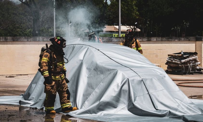 Fire Blanket EV Jadi Tameng Darurat Saat Mobil Listrik Terbakar
