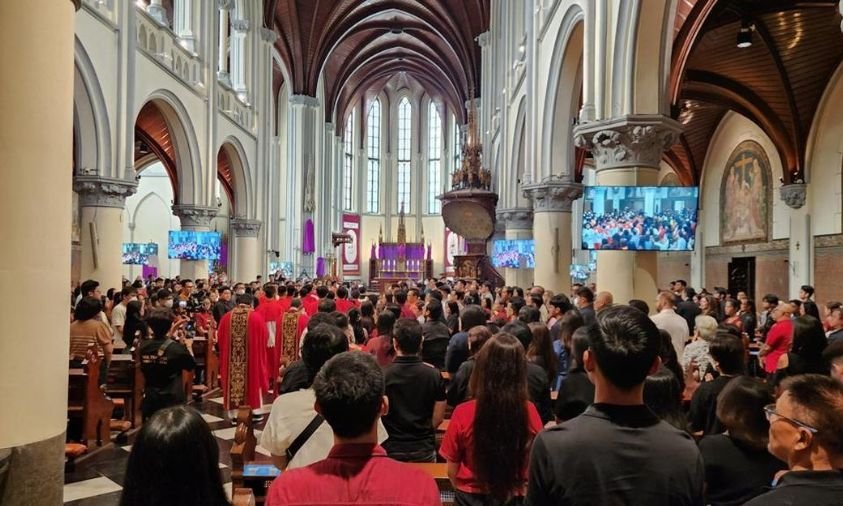 Jumat Agung di Katedral Jakarta Berlangsung Khidmat, Jalan Salib Kreatif Jadi Pembuka Penuh Makna