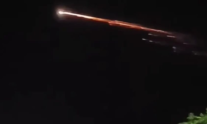 Langit Lampung Timur Mendadak Heboh, Kilatan Diduga Meteor Bikin Warga Kaget Seketika