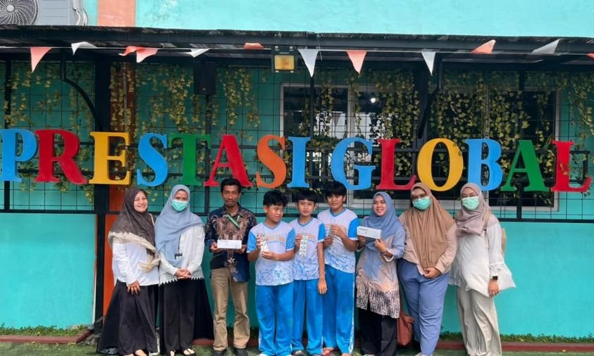 UKS Pemberian Obat Cacing Siswa Prestasi Global