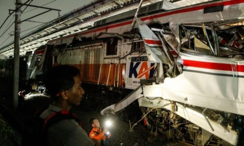 Tabrakan KRL dan KA Argo Bromo di Bekasi Timur, Evakuasi Darurat hingga Layanan Kereta Lumpuh