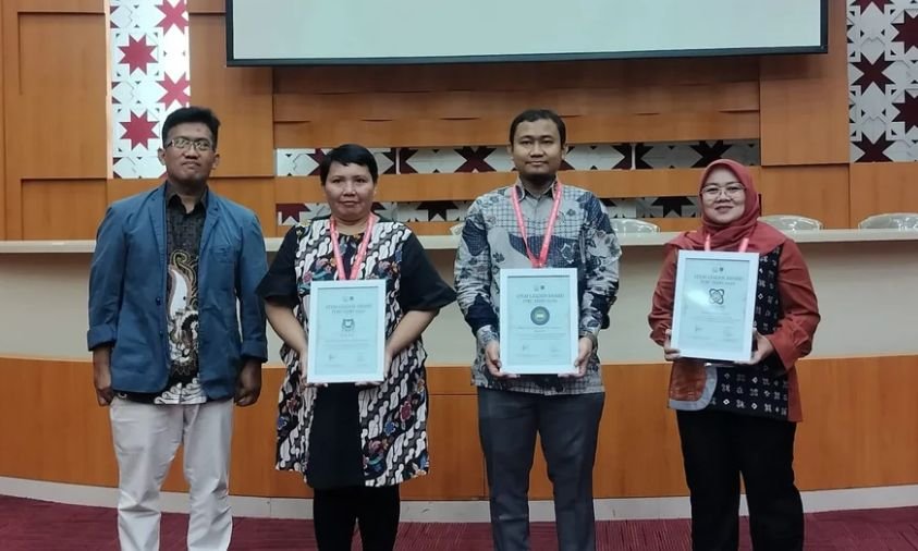 Kepala Sekolah KB TK Prestasi Global Raih STEM Leader Award Berkat Inovasi Pendidikan Digital