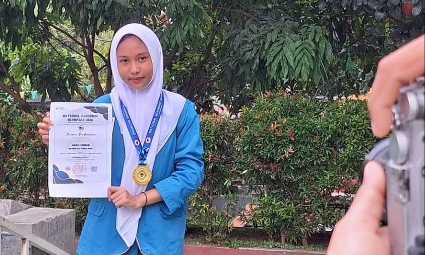 Amira Dirham Siswi Prestasi Global Borong Medali di Olimpiade Akademi Nasional 2026, Harumkan Nama Sekolah