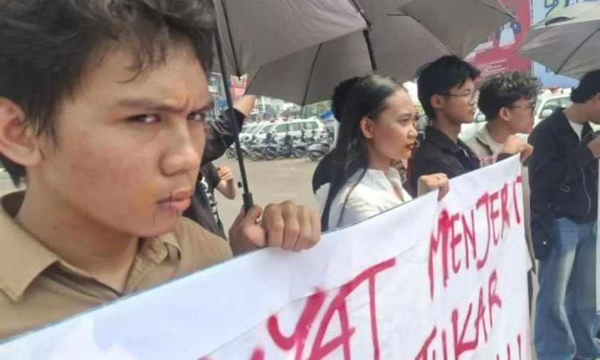 Aksi Jahit Mulut Tiga Pemuda