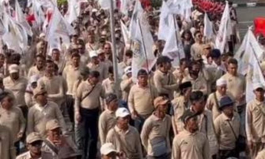 Saat Mahasiswa Turun ke Jalan untuk Memprotes Pemerintah, Petani Justru Turun ke Jalan untuk Mengucapkan Terima Kasih