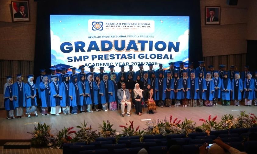 Foto Bersama Wisuda SMP Prestasi Global