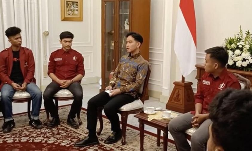 Gibran Temui Mahasiswa Pendemo, 15 Tuntutan Diserahkan Langsung ke Istana Wapres