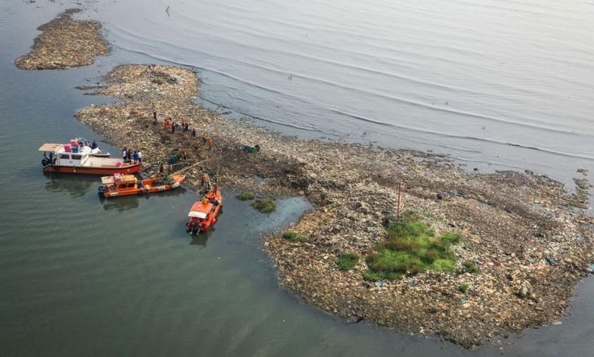 Pulau Sampah Pesisir Jakarta