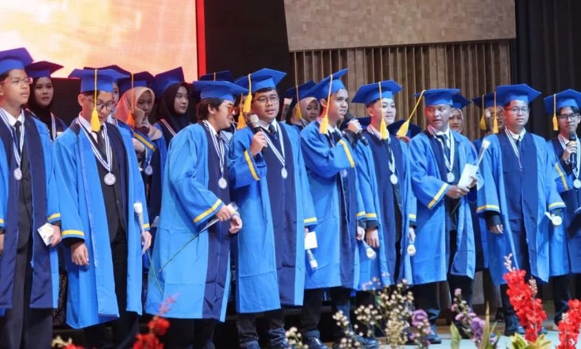 Siswa Wisuda SMP Prestasi Global