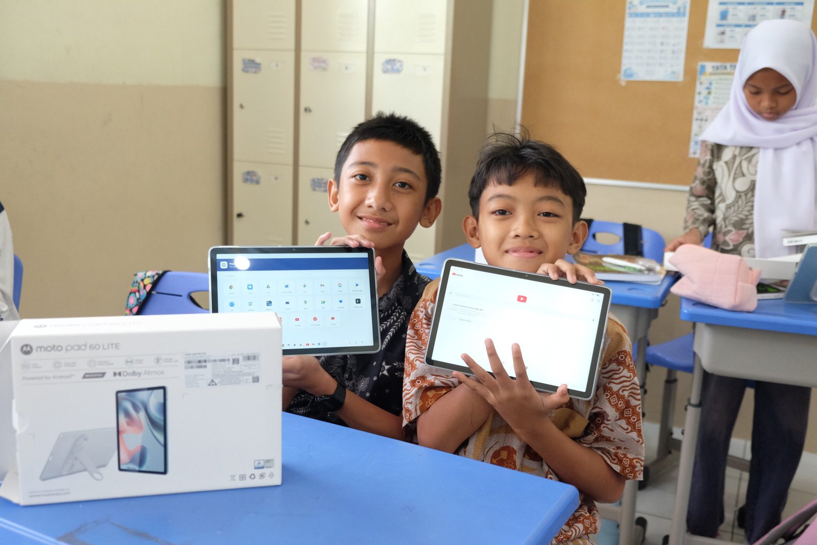 Bekali Siswa di Era Digital, SMP Prestasi Global Serahkan Tab Pembelajaran Kelas 7