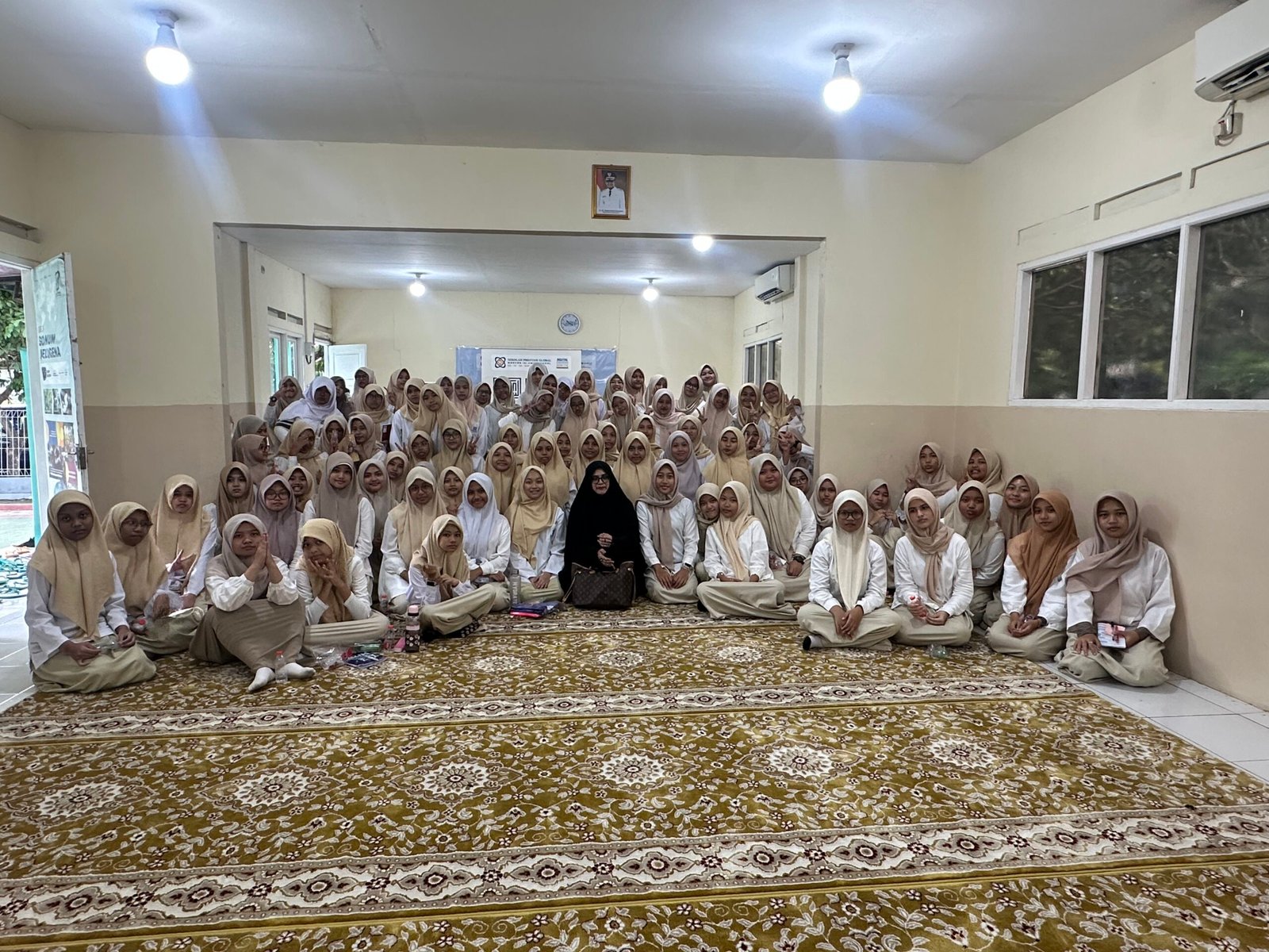 Keputrian SMP Prestasi Global Bersama Ustadzah Ummi Makki: Memahami Fiqih Haid, Istihadhah, dan Istinja