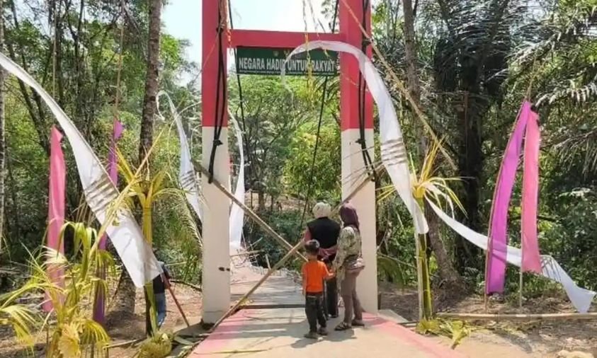 Bupati Citra Terjatuh Saat Jembatan Pongpet Pangandaran Ambruk Usai Diresmikan