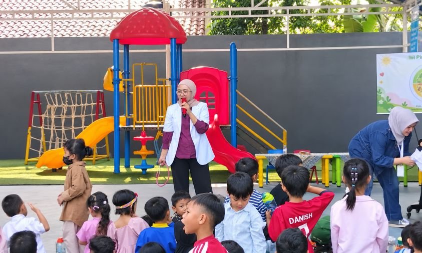 Kenalkan Gizi Seimbang Sejak Dini, TK Prestasi Global Gelar Kegiatan Gizi Sehat Mengajak Siswa Pahami “Isi Piringku”