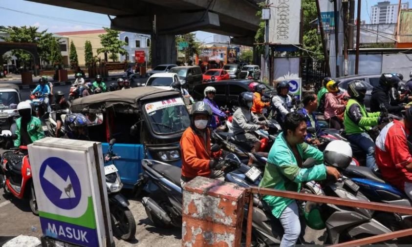 Krisis BBM Makassar Mulai Mereda, Antrean Panjang Bikin Aktivitas Warga Terganggu