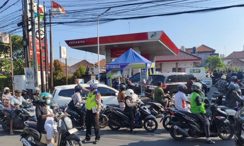 Antrean BBM di Bali Masih Terjadi, Pertamina Tambah Pasokan 57,9 Juta Liter