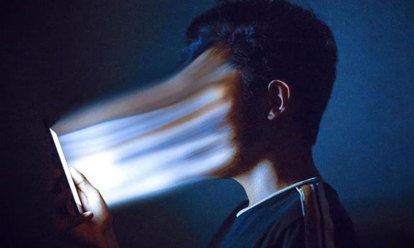 Remaja Lebih Nyaman Curhat ke AI? Saatnya Orang Tua Hadir dan Mendengar