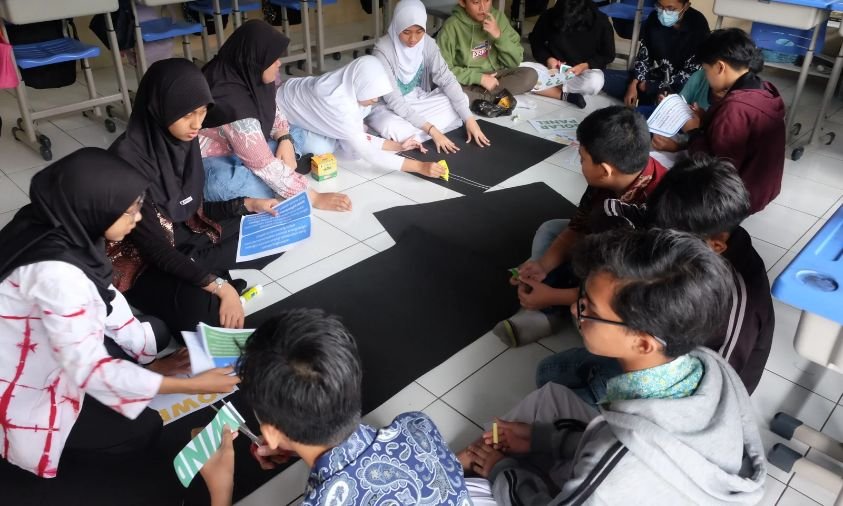 Serunya Eksplorasi Sains, Siswa SMP Prestasi Global Siapkan Karya Inovatif Sains untuk Pameran “The Treasure of Science”
