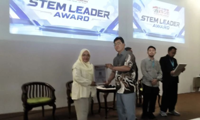 STEM Leader Award (1)